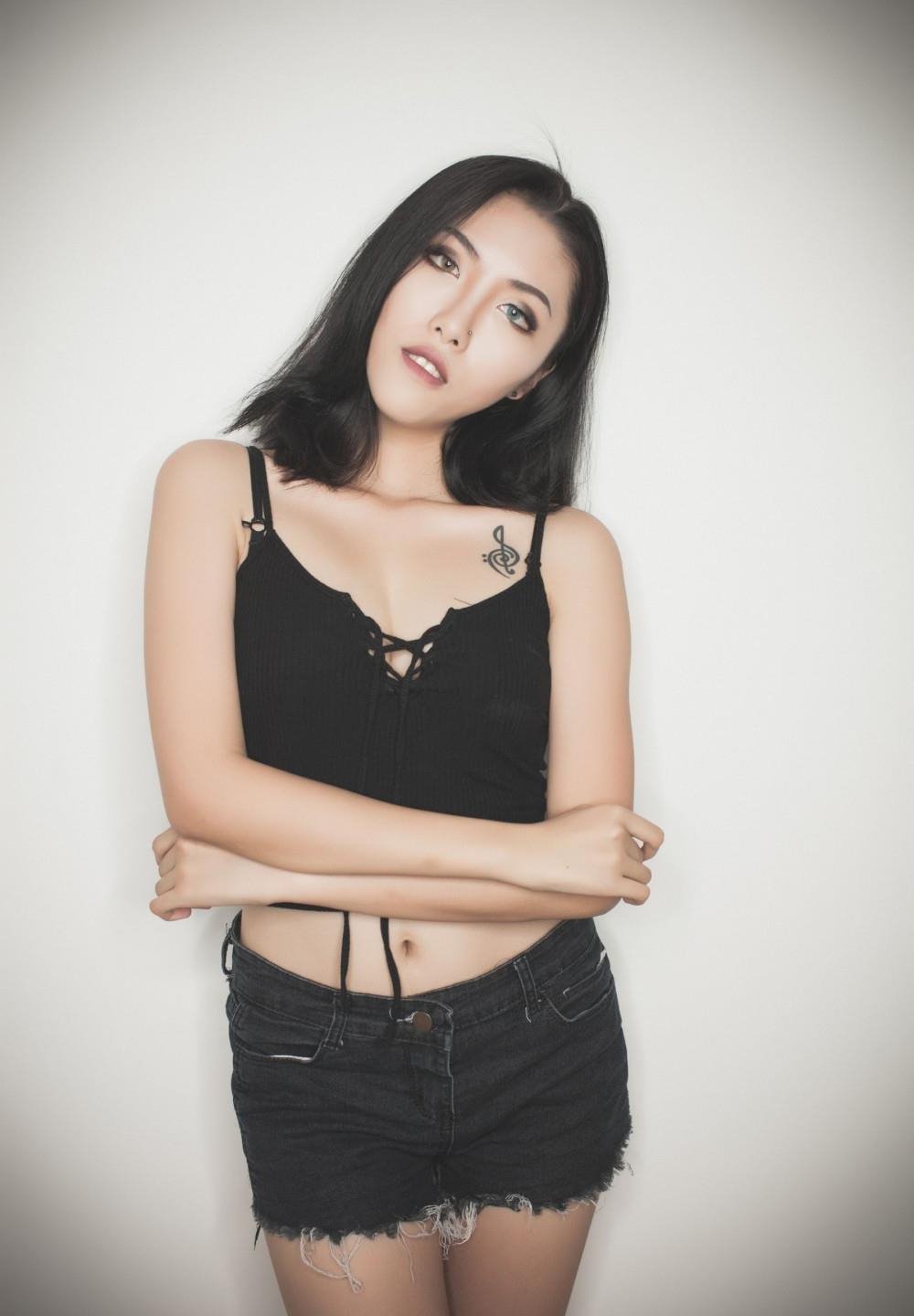 av���
