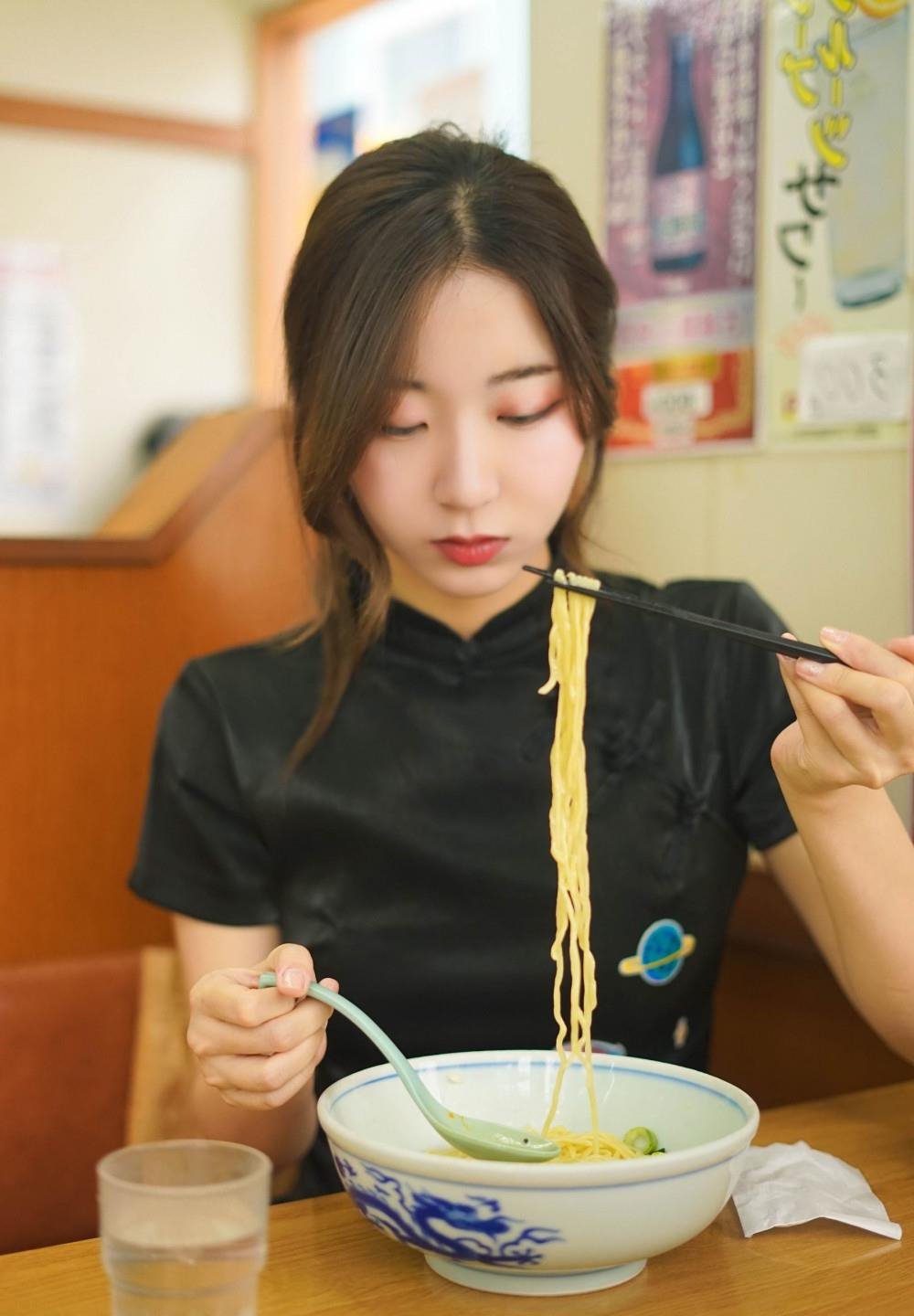 �����崿��Ů���׽���ƵѸ������