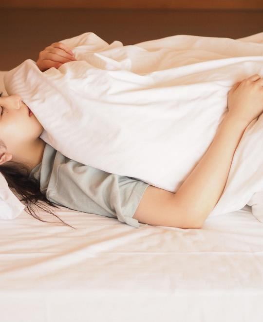 美女揉乳房